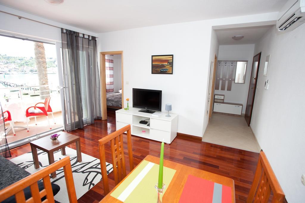 Apartments Svjetlana Trogir Exterior photo