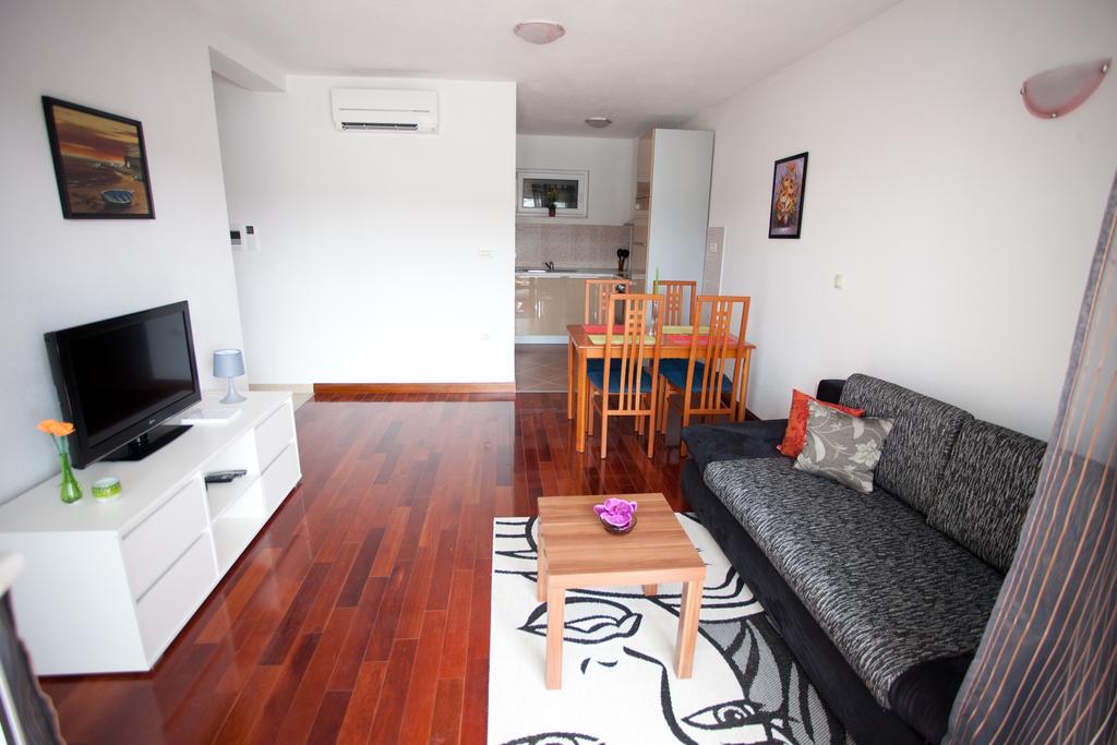 Apartments Svjetlana Trogir Exterior photo