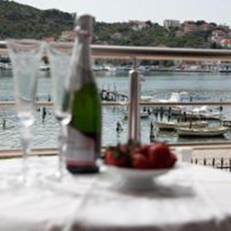 Apartments Svjetlana Trogir Exterior photo